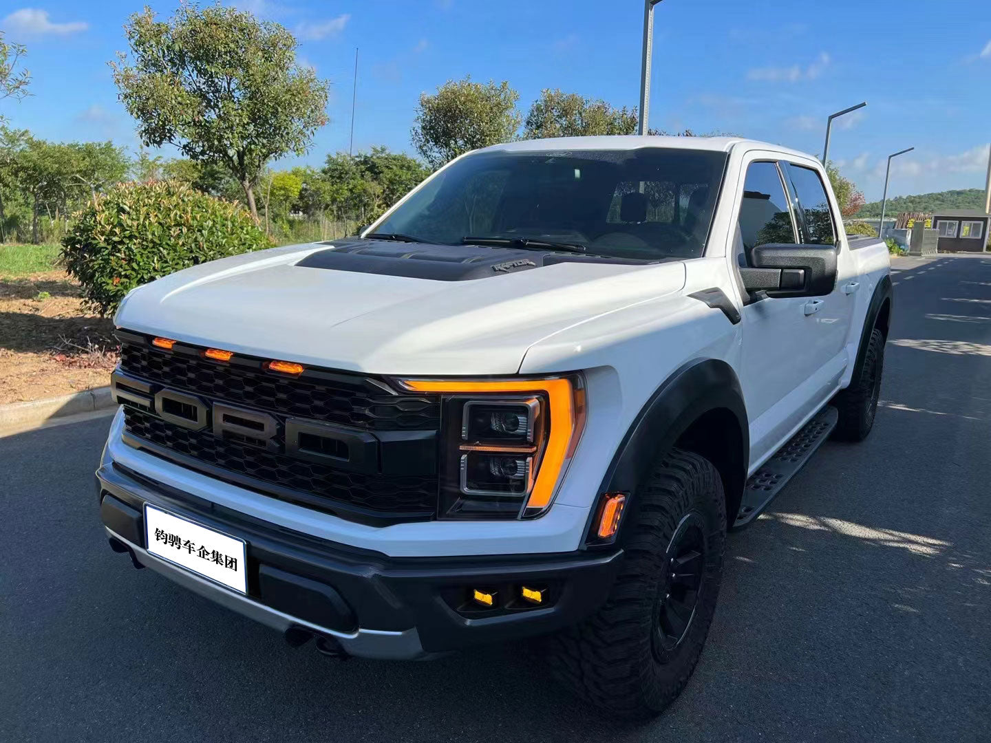 The new generation of unique F-150 Raptor is domineering, show a diffe